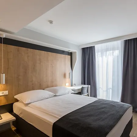 M Hotel 4*